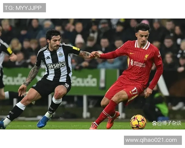 琼斯与科米尔再度对决谁能在这场巅峰之战中笑到最后 琼斯与科米尔再度对决谁能在这场巅峰之战中笑到最后